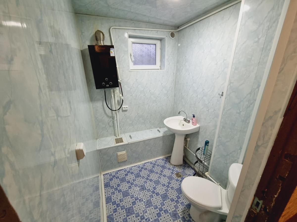 Hrachy Mot Hostel Gjoemri Buitenkant foto
