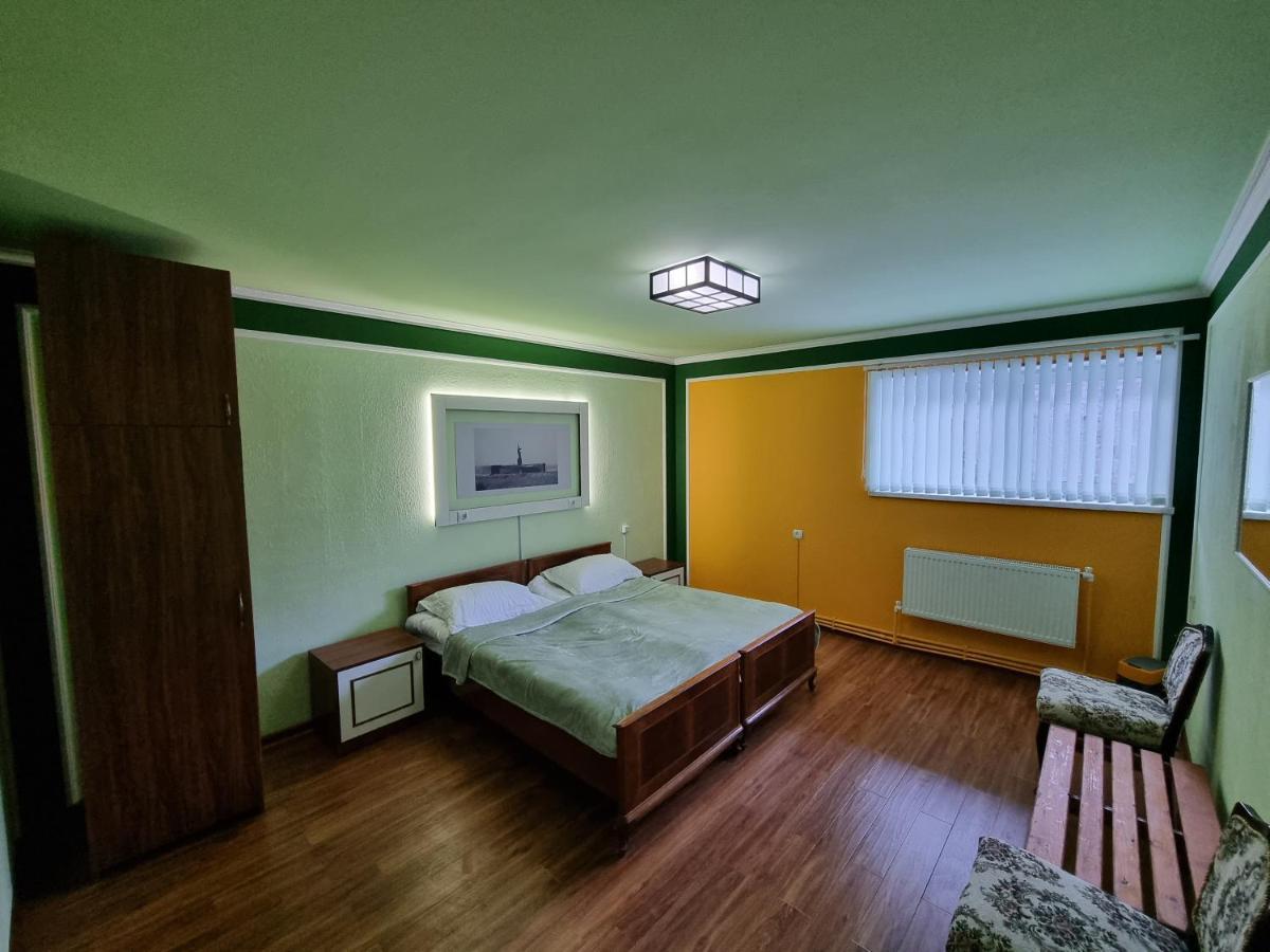 Hrachy Mot Hostel Gjoemri Buitenkant foto
